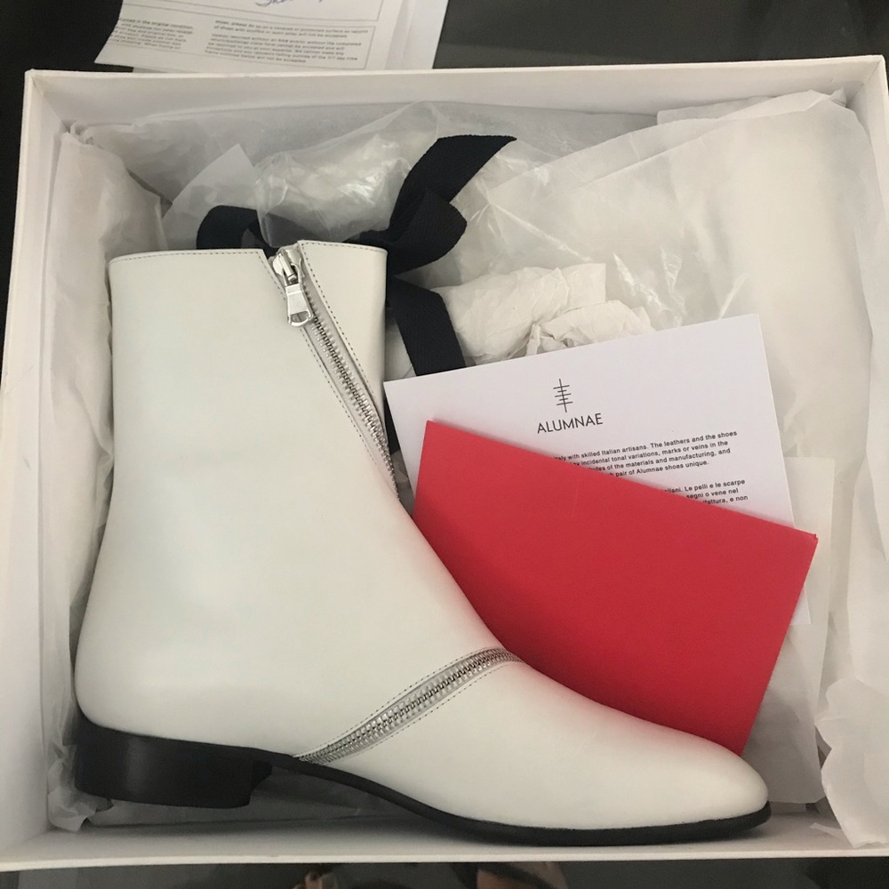 Alumnae White zip bootie